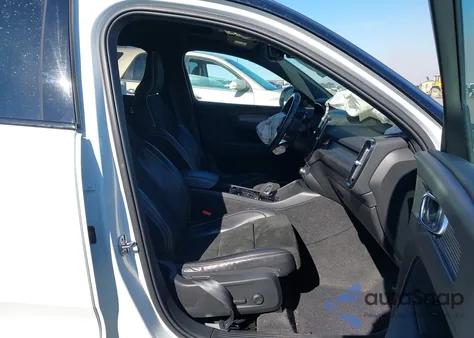 2021 Volvo Xc40 T5 R-Design from USA, damaged, VIN YV4162UM6M2402401